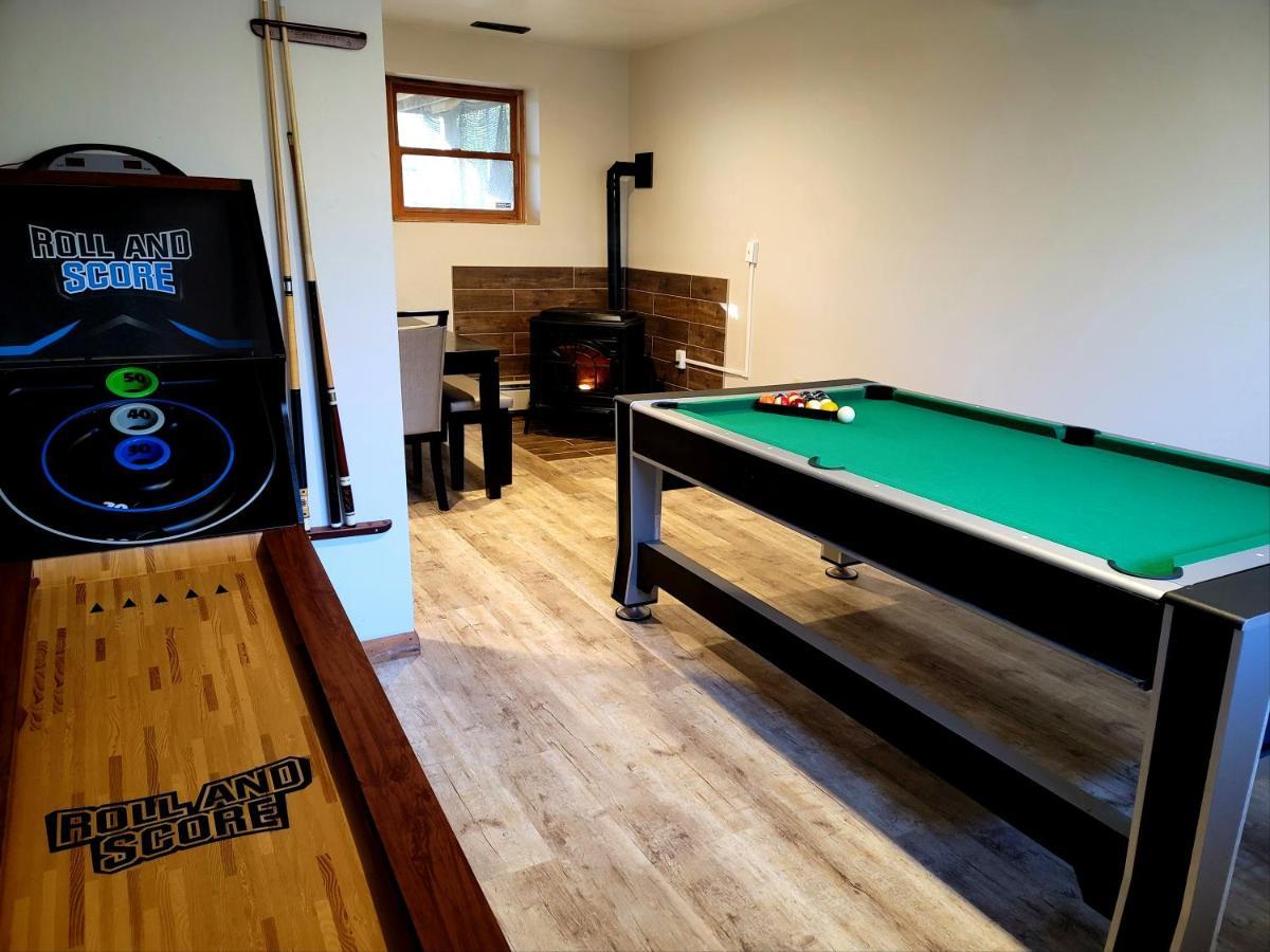 The Pocono'S Retreat With A Gameroom, Firepit, And Lake Bushkill Extérieur photo