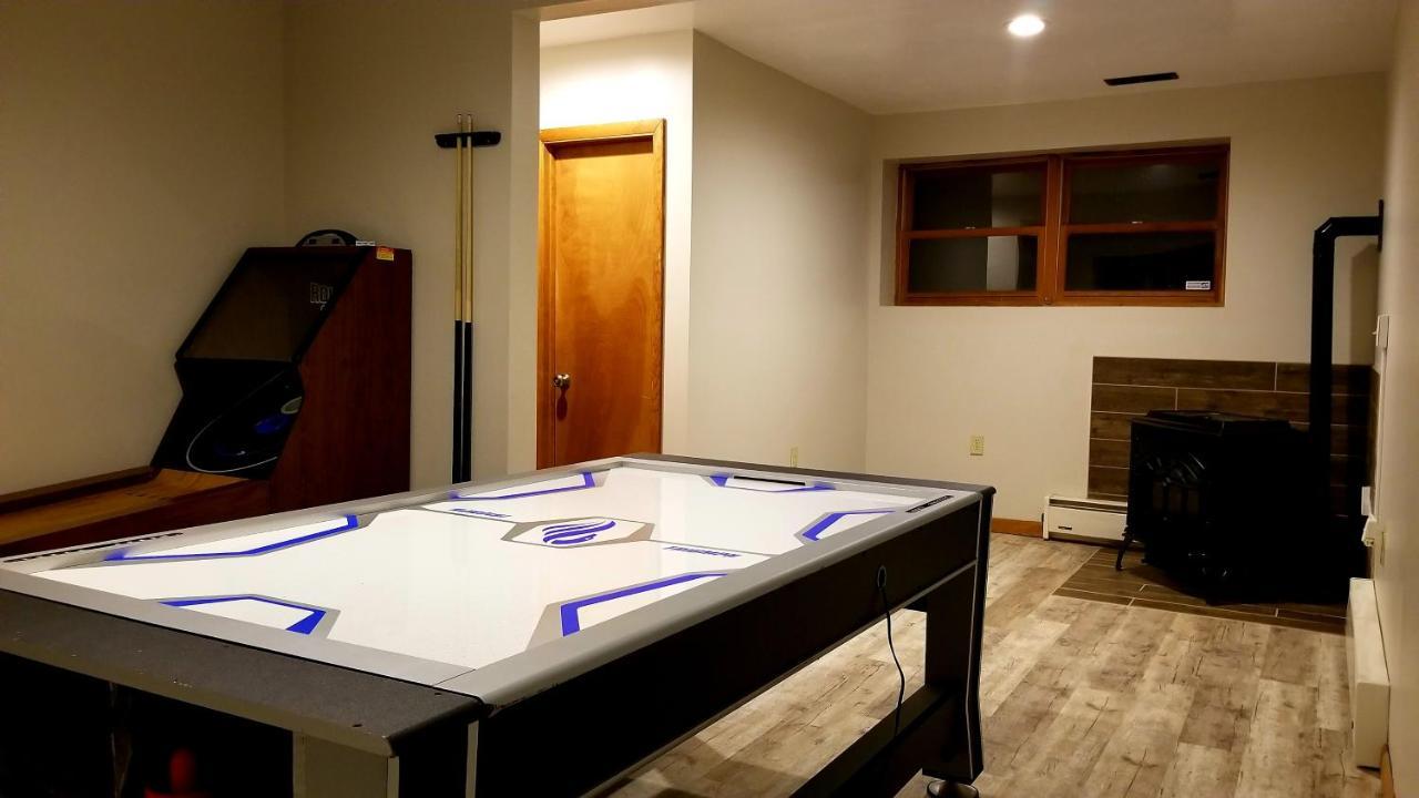 The Pocono'S Retreat With A Gameroom, Firepit, And Lake Bushkill Extérieur photo
